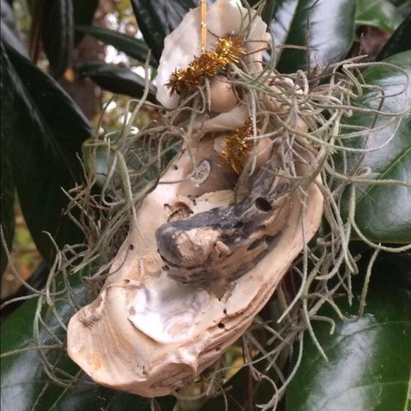 Handmade Seashell Madonna & Child Ornament Beach - Picture 3 of 5